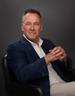 Portrait of author Duncan Ritchie